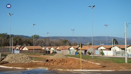 NOVA PRAÇA NO BAIRRO MÁRIO BENI RECEBE CALÇAMENTO
